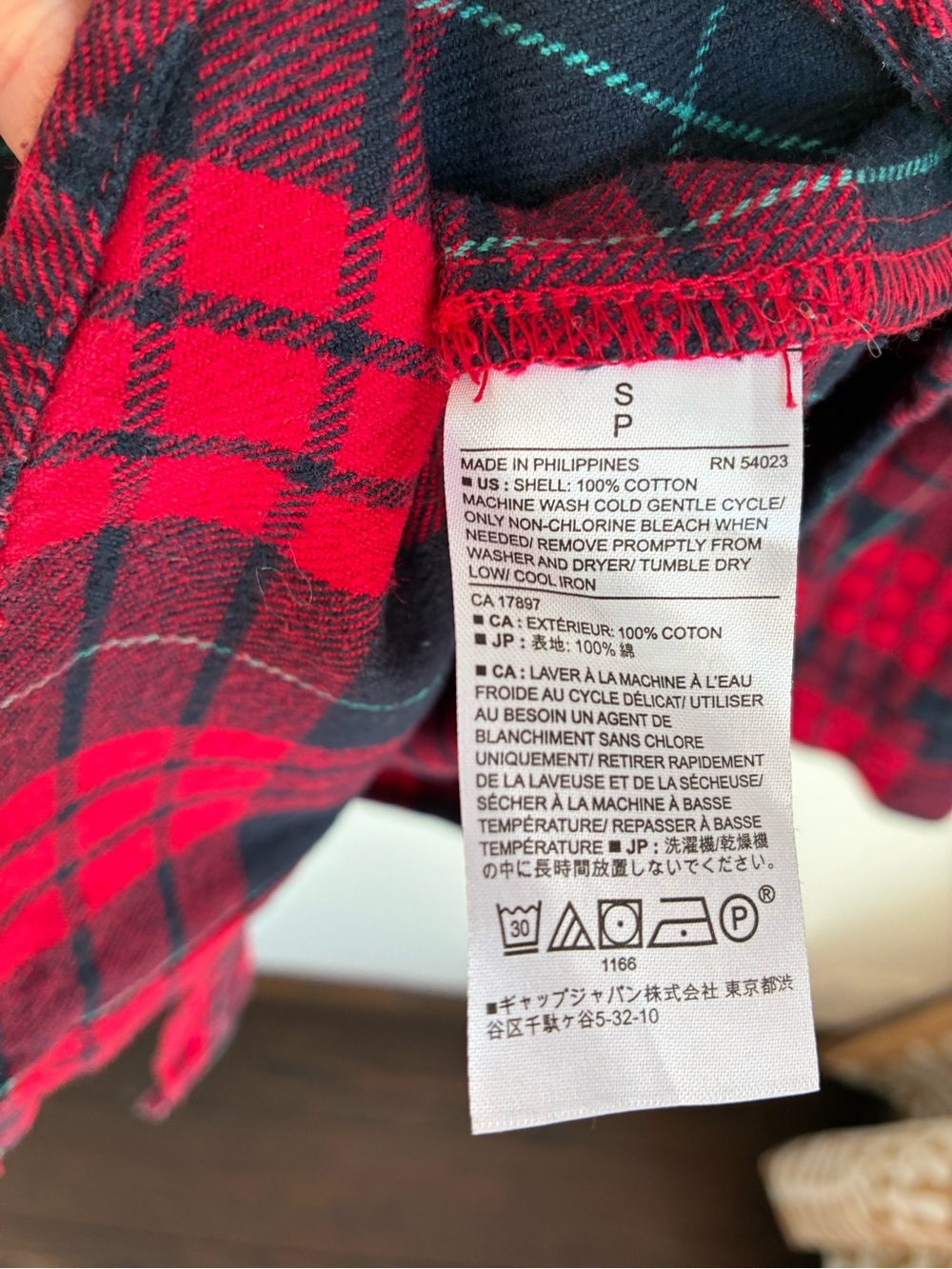 Banana Republic Red Plaid Flannel Boyfriend Shirt Size S 100% Coton Blouse - Picture 8 of 9